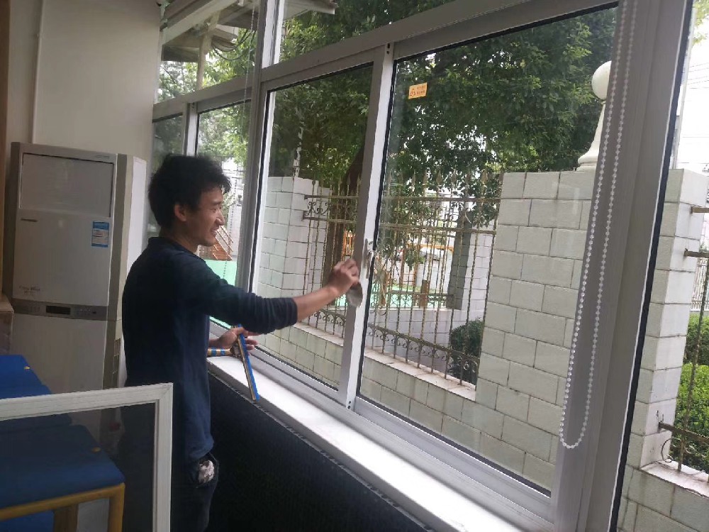 上海办公室外窗清洗怎么做？